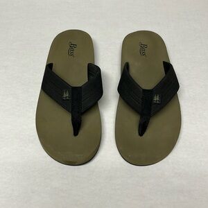 Bass men’s green & black flip flop summer vacation pool beach sandals sz 9